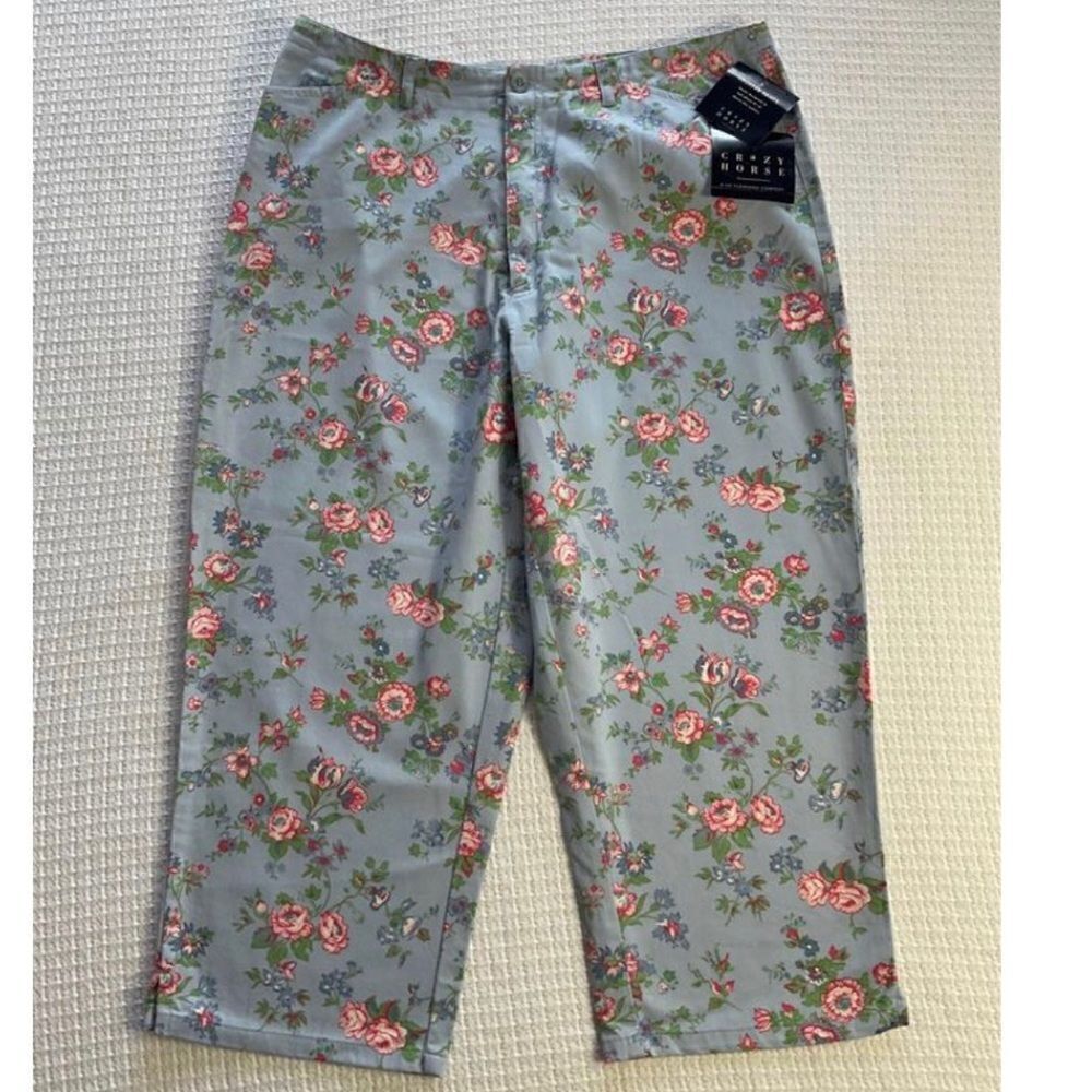 CRAZY HORSE Size 12 Floral Print Capri. NWT